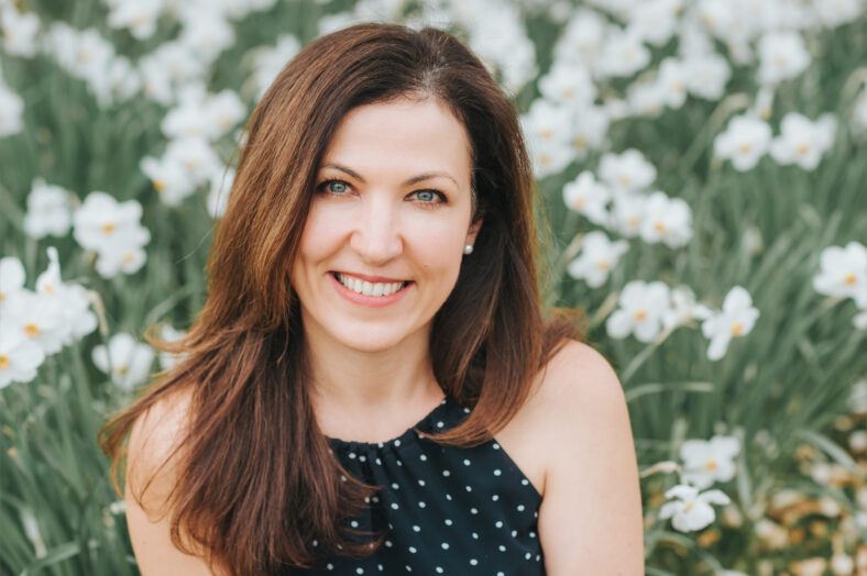 Outdoor portrait of beautiful woman posing in spring park