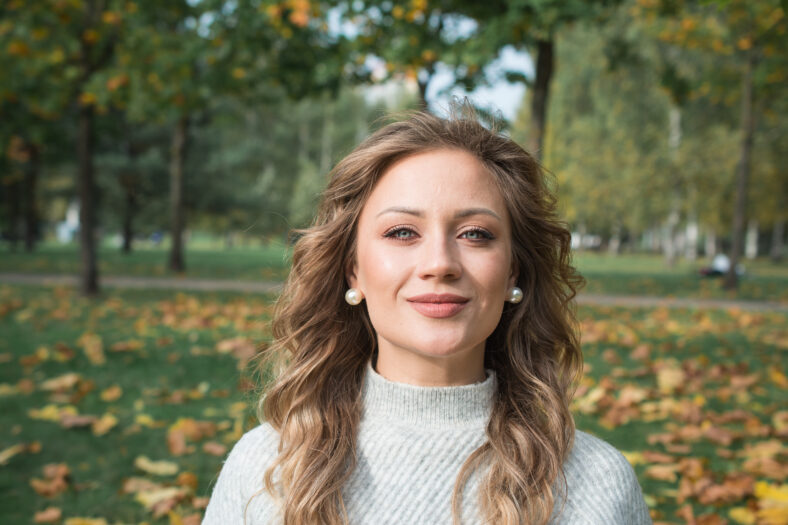 Beautiful young woman portrait in autumn park
