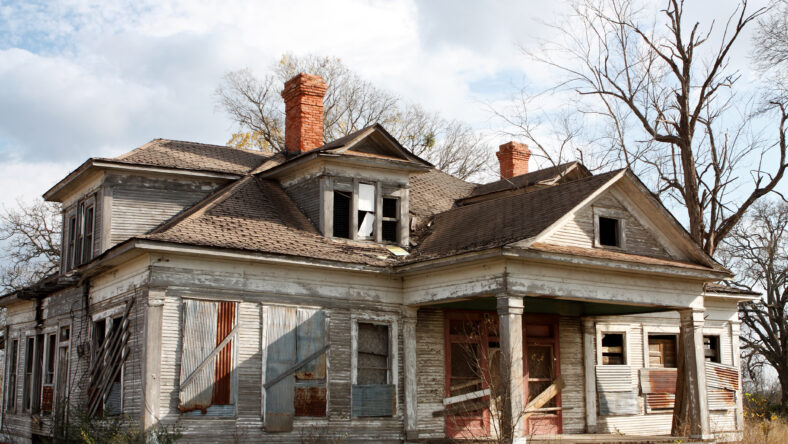 Old abandoned house needing repairs and could